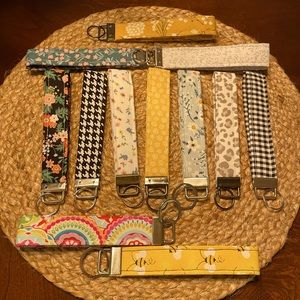 Wristlet keychains